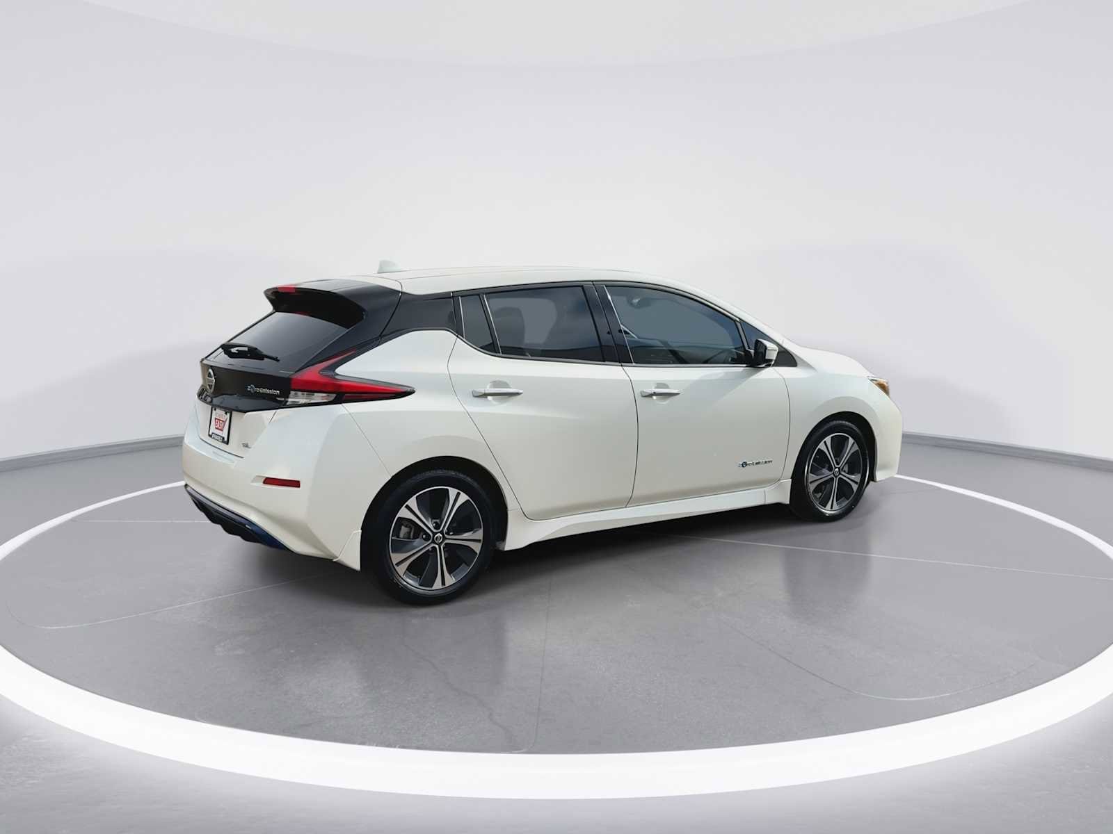 Thumbnail: 2018 Nissan Leaf - 8