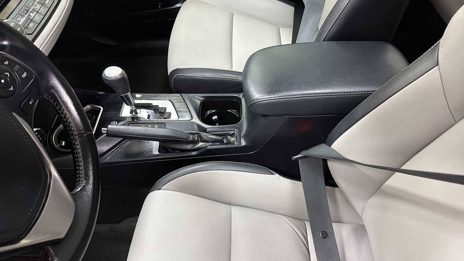 Thumbnail: 2016 Toyota RAV4 - 22