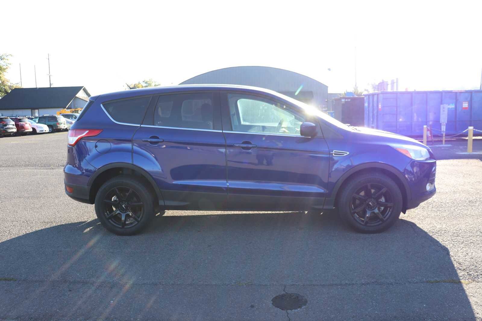 2015 Ford Escape SE photo 2