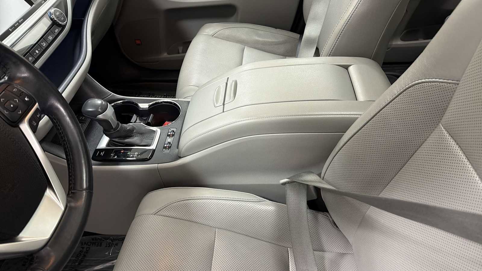 Thumbnail: 2017 Toyota Highlander - 23