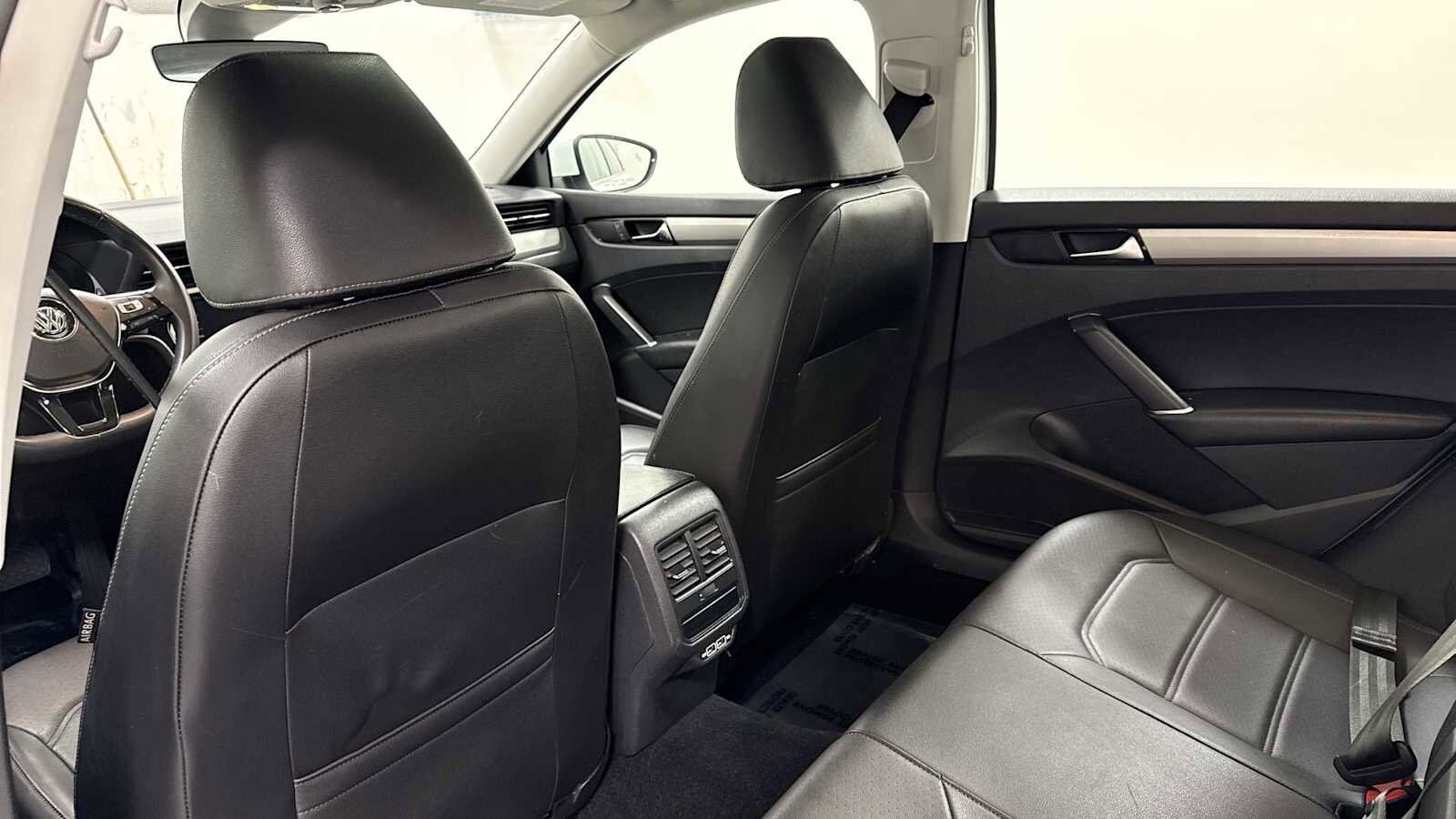 Thumbnail: 2021 Volkswagen Passat - 25