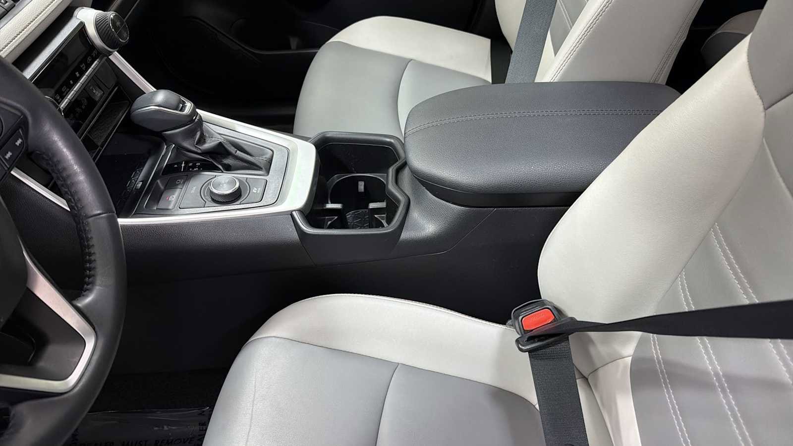 Thumbnail: 2022 Toyota RAV4 - 22