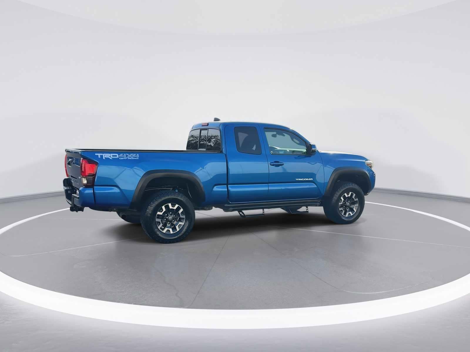 Thumbnail: 2018 Toyota Tacoma - 8