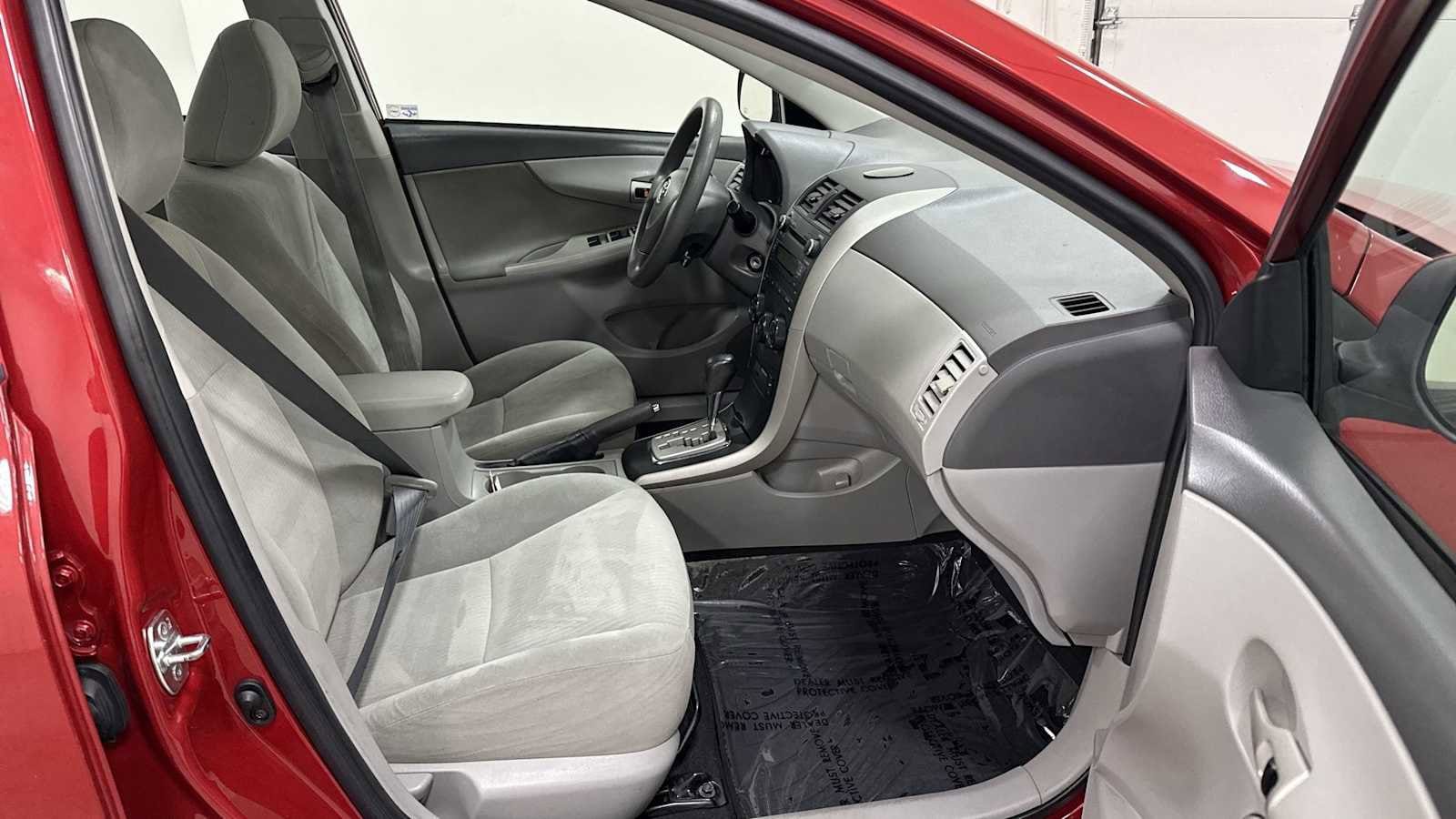 Thumbnail: 2010 Toyota Corolla - 28