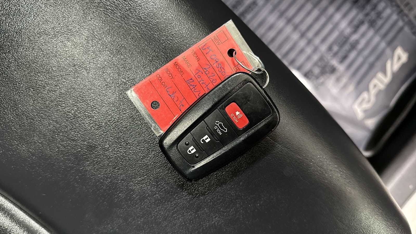 Thumbnail: 2020 Toyota RAV4 - 31