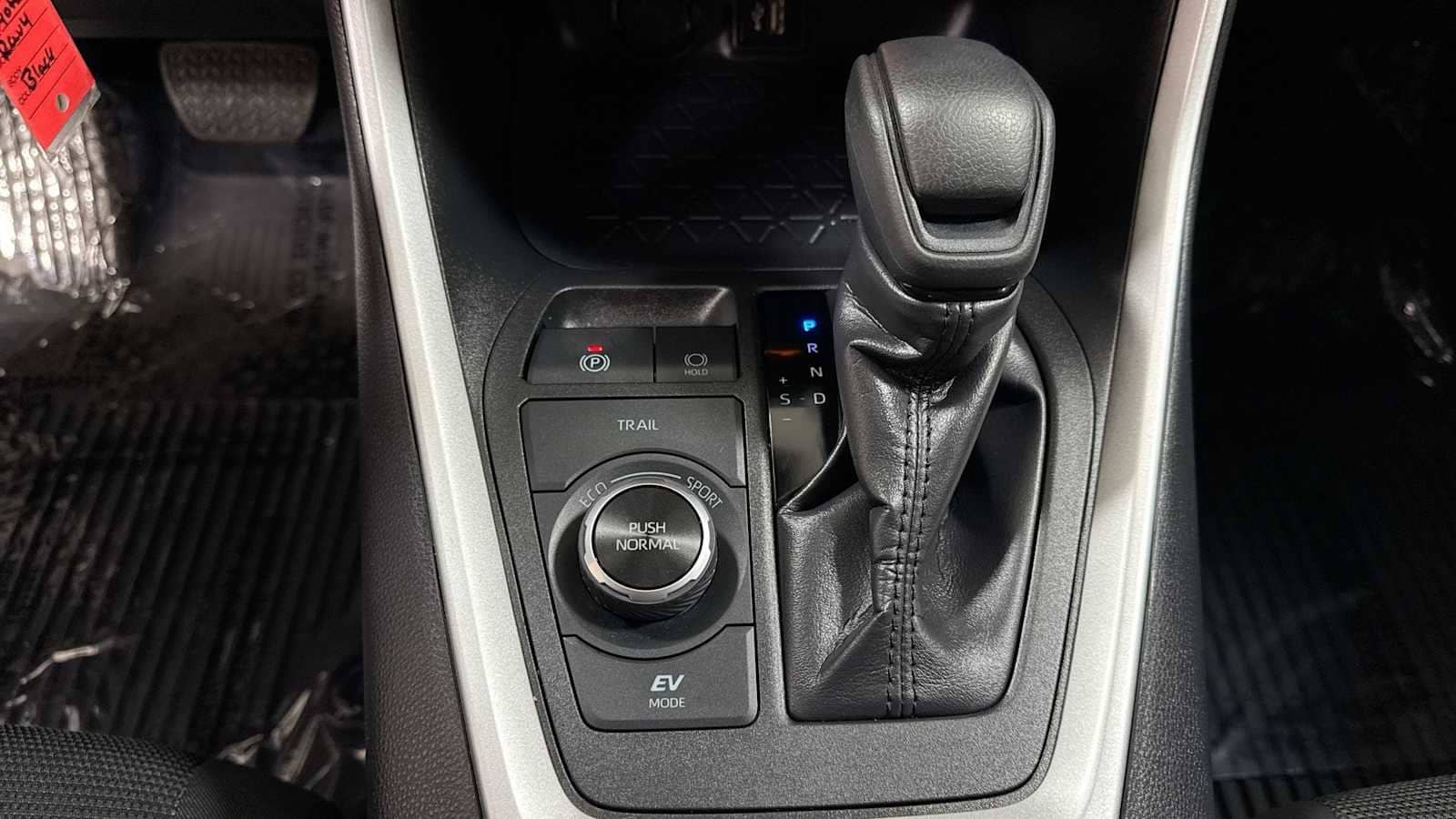 Thumbnail: 2025 Toyota RAV4 - 22