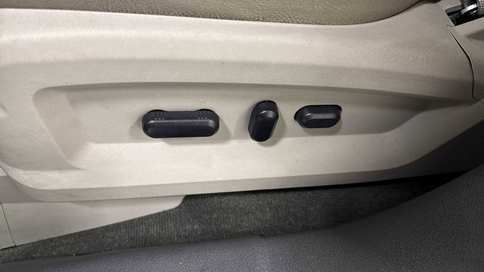 Thumbnail: 2013 Ford Edge - 14