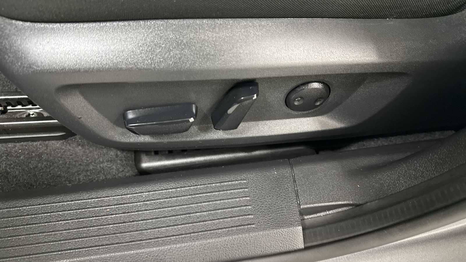 Thumbnail: 2022 Nissan Rogue - 14