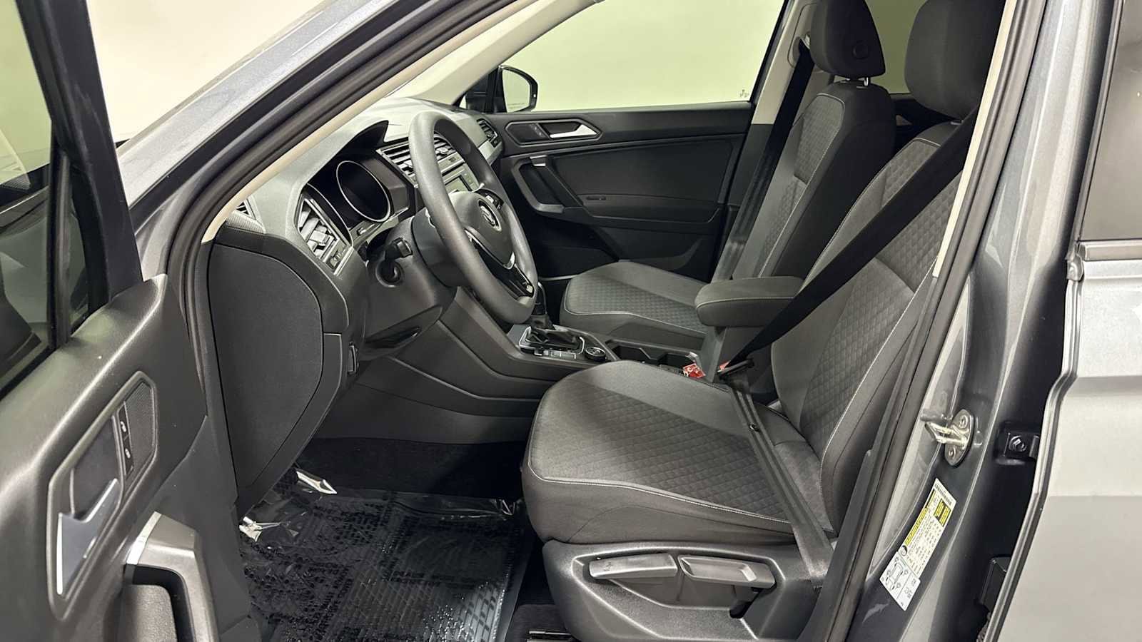 Thumbnail: 2021 Volkswagen Tiguan - 13