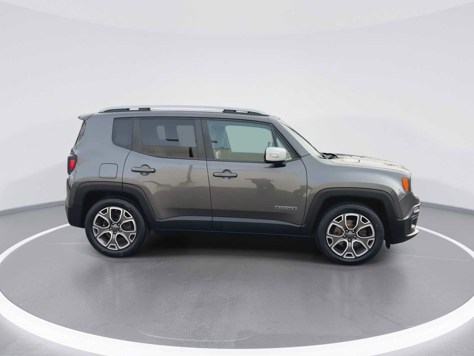 Thumbnail: 2016 Jeep Renegade - 9