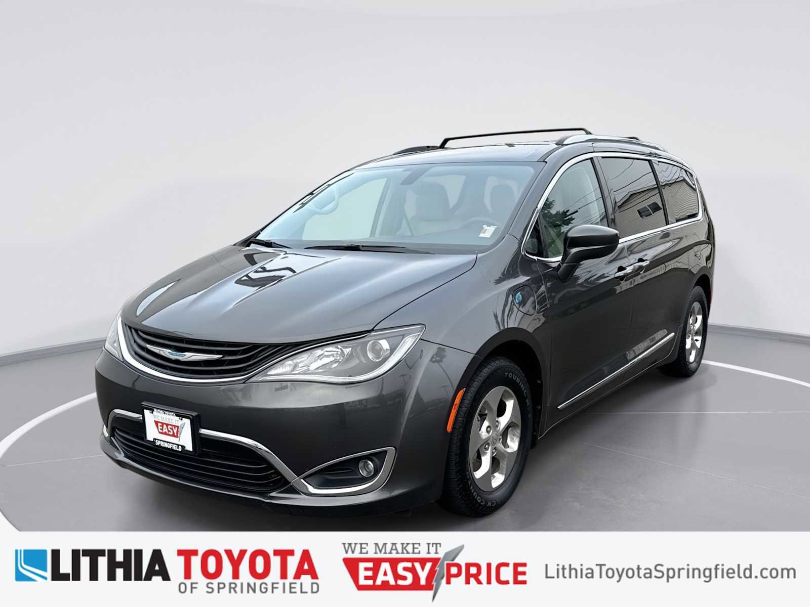 2018 Chrysler Pacifica Hybrid Touring L's photo