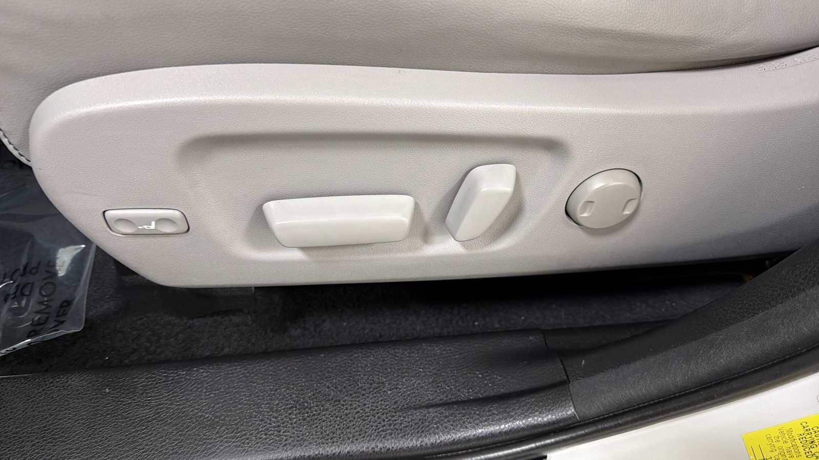 Thumbnail: 2017 Toyota Highlander - 14