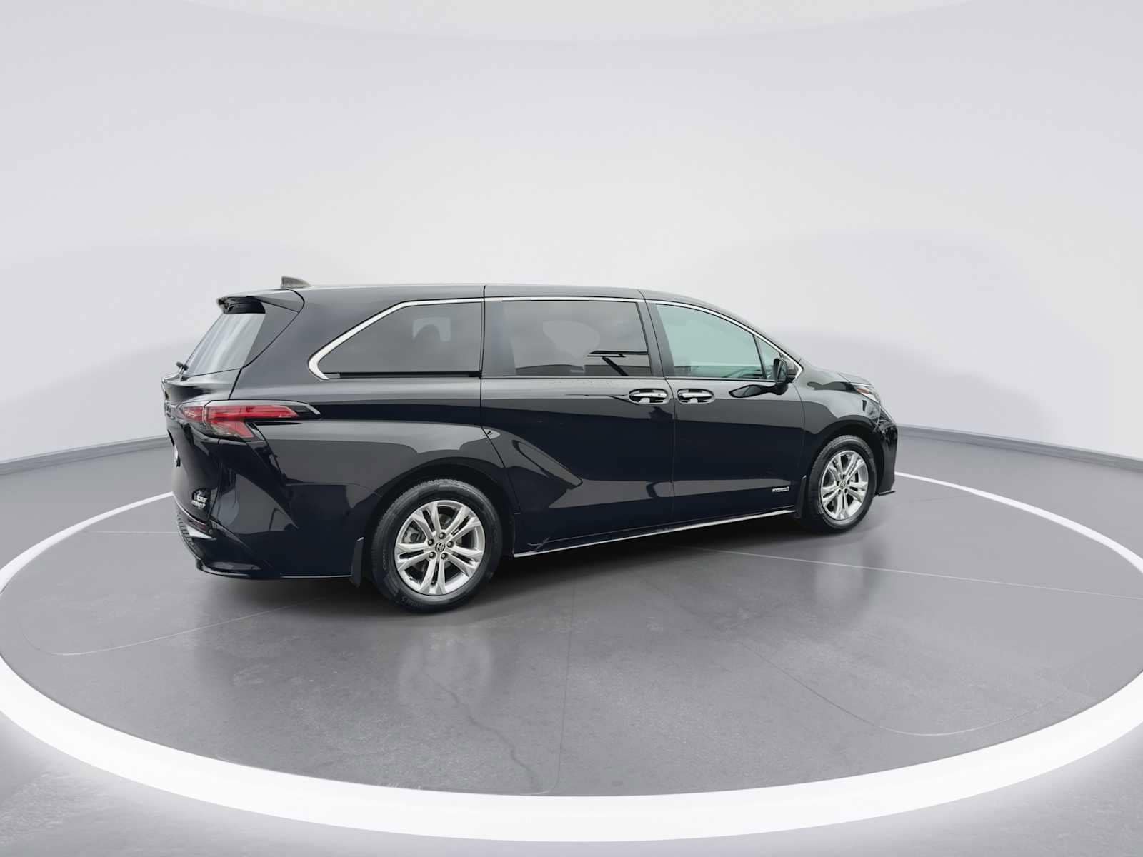 Thumbnail: 2021 Toyota Sienna - 8