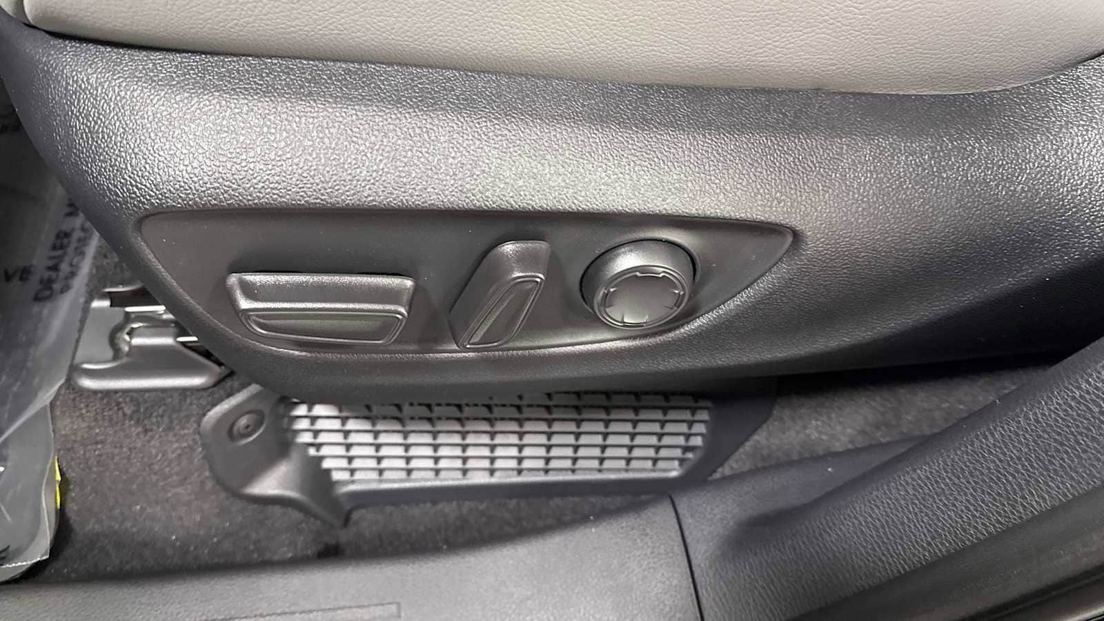 Thumbnail: 2025 Toyota Sienna - 14