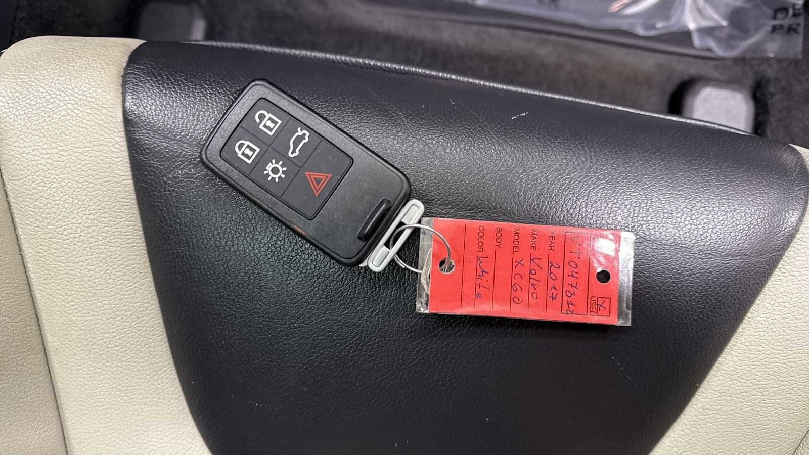 Thumbnail: 2017 Volvo XC60 - 32