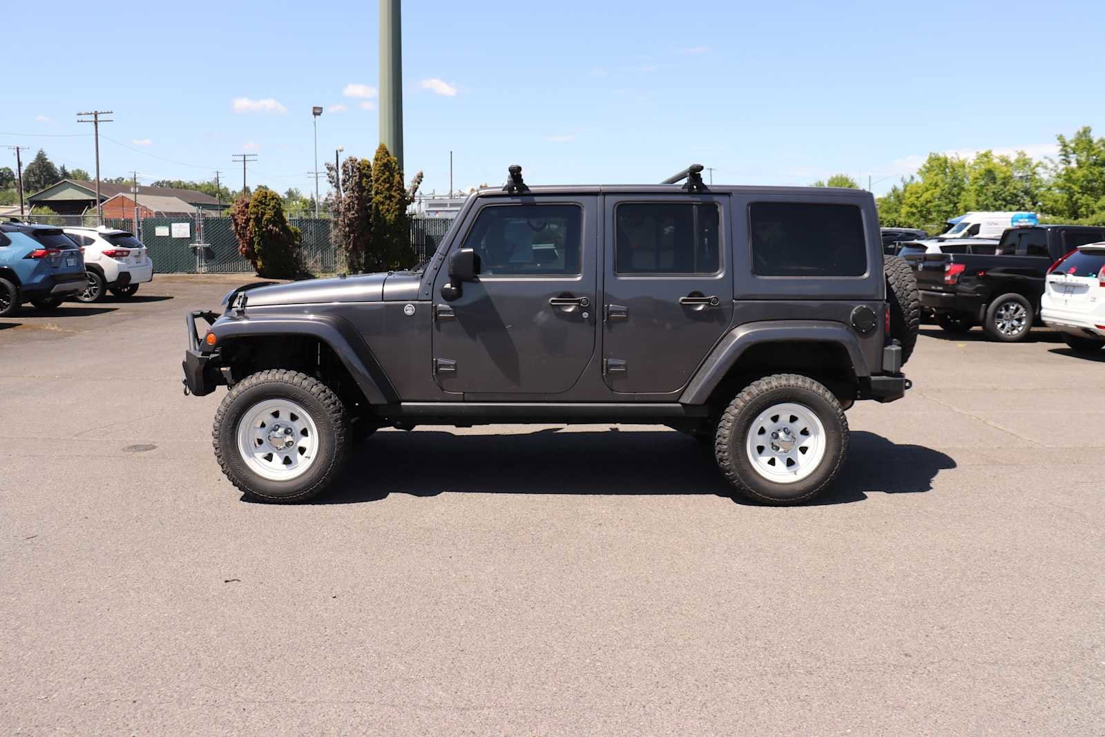 Thumbnail: 2016 Jeep Wrangler - 8