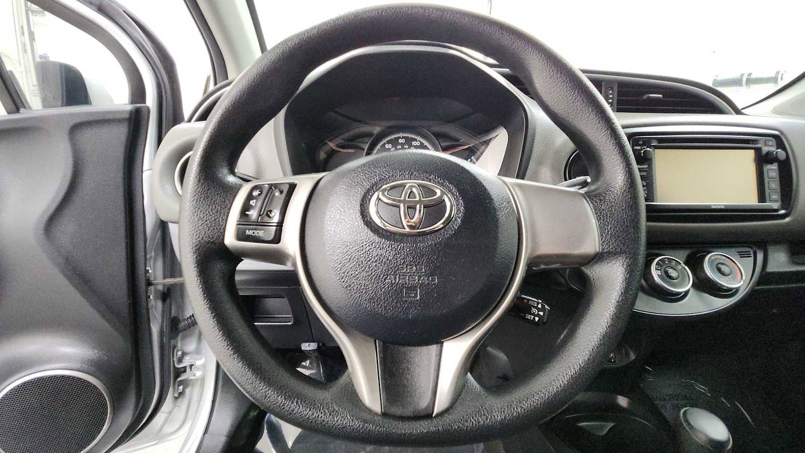 2016 Toyota Yaris LE 16