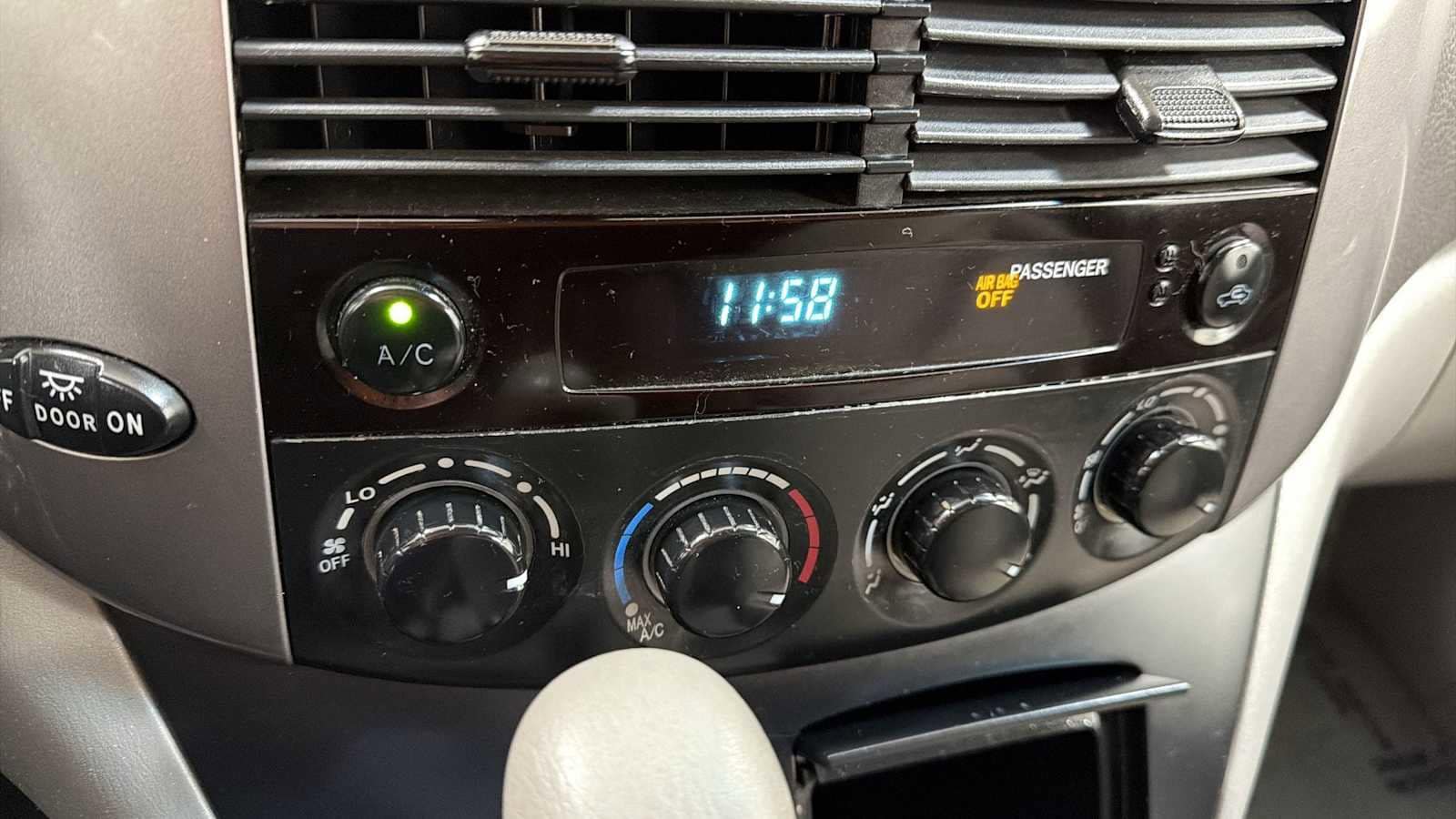 Thumbnail: 2010 Toyota Sienna - 19