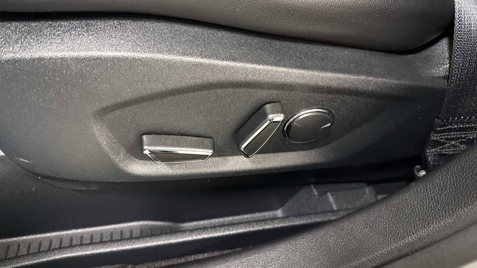 Thumbnail: 2018 Ford Edge - 14