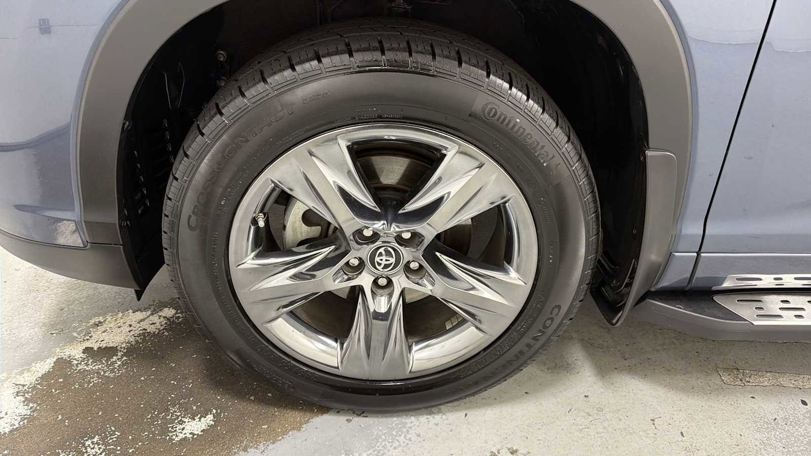 Thumbnail: 2017 Toyota Highlander - 10