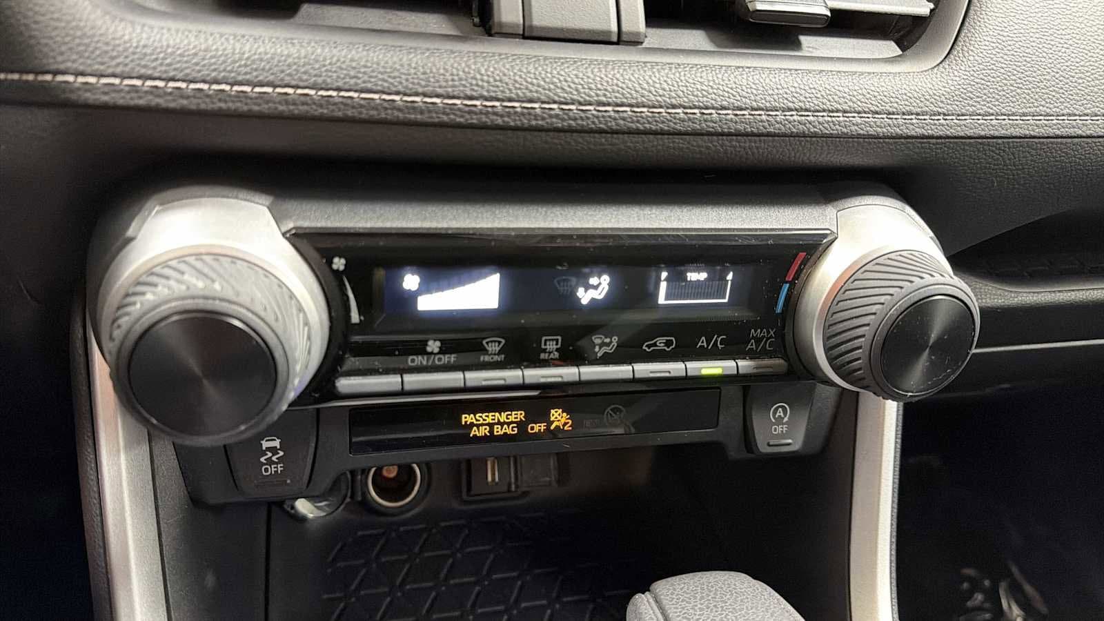 Thumbnail: 2022 Toyota RAV4 - 20