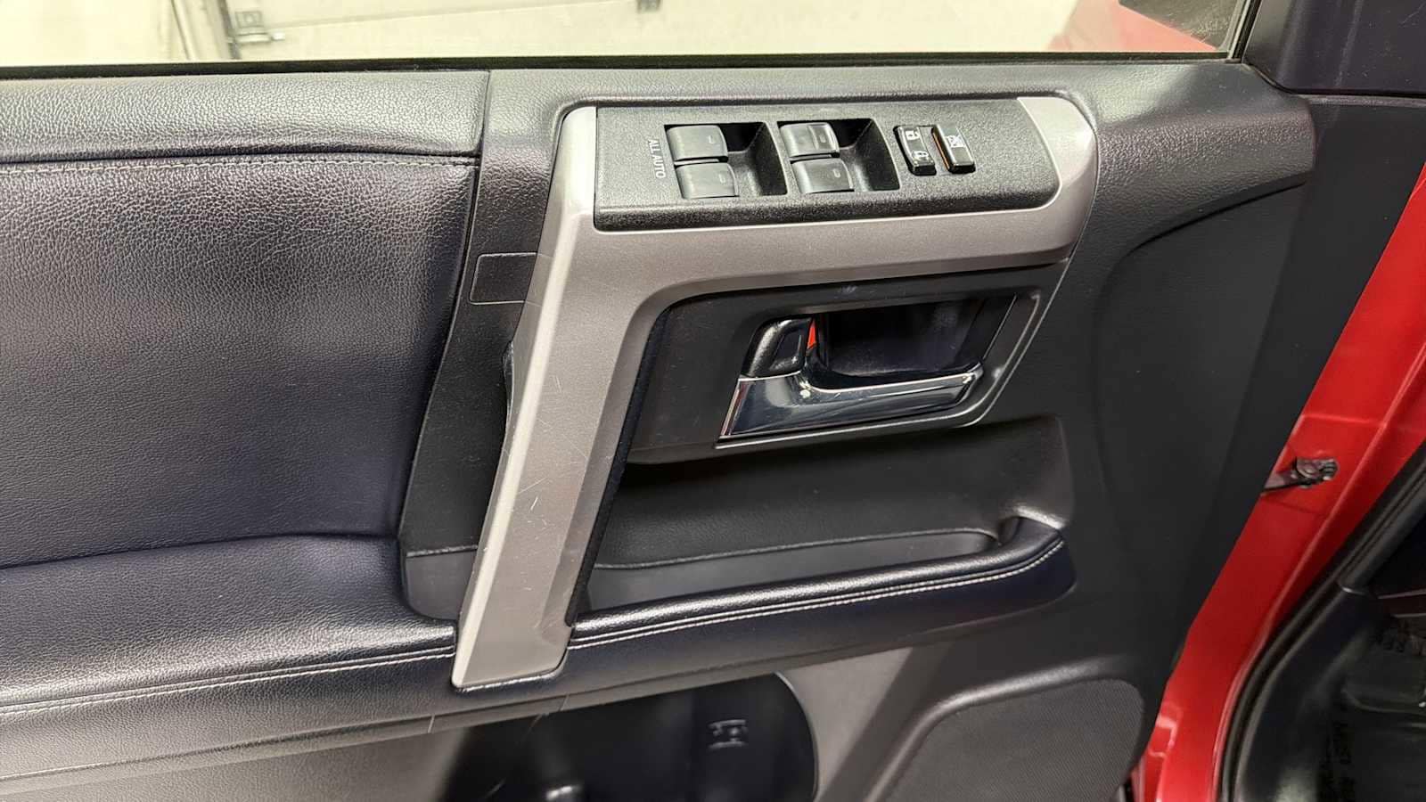 Thumbnail: 2019 Toyota 4Runner - 15