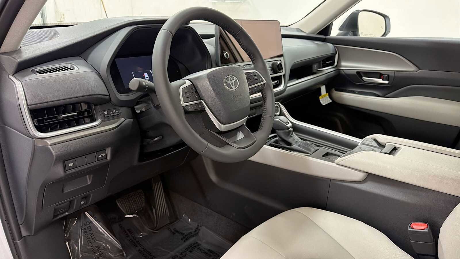 Thumbnail: 2026 Toyota Grand Highlander - 12
