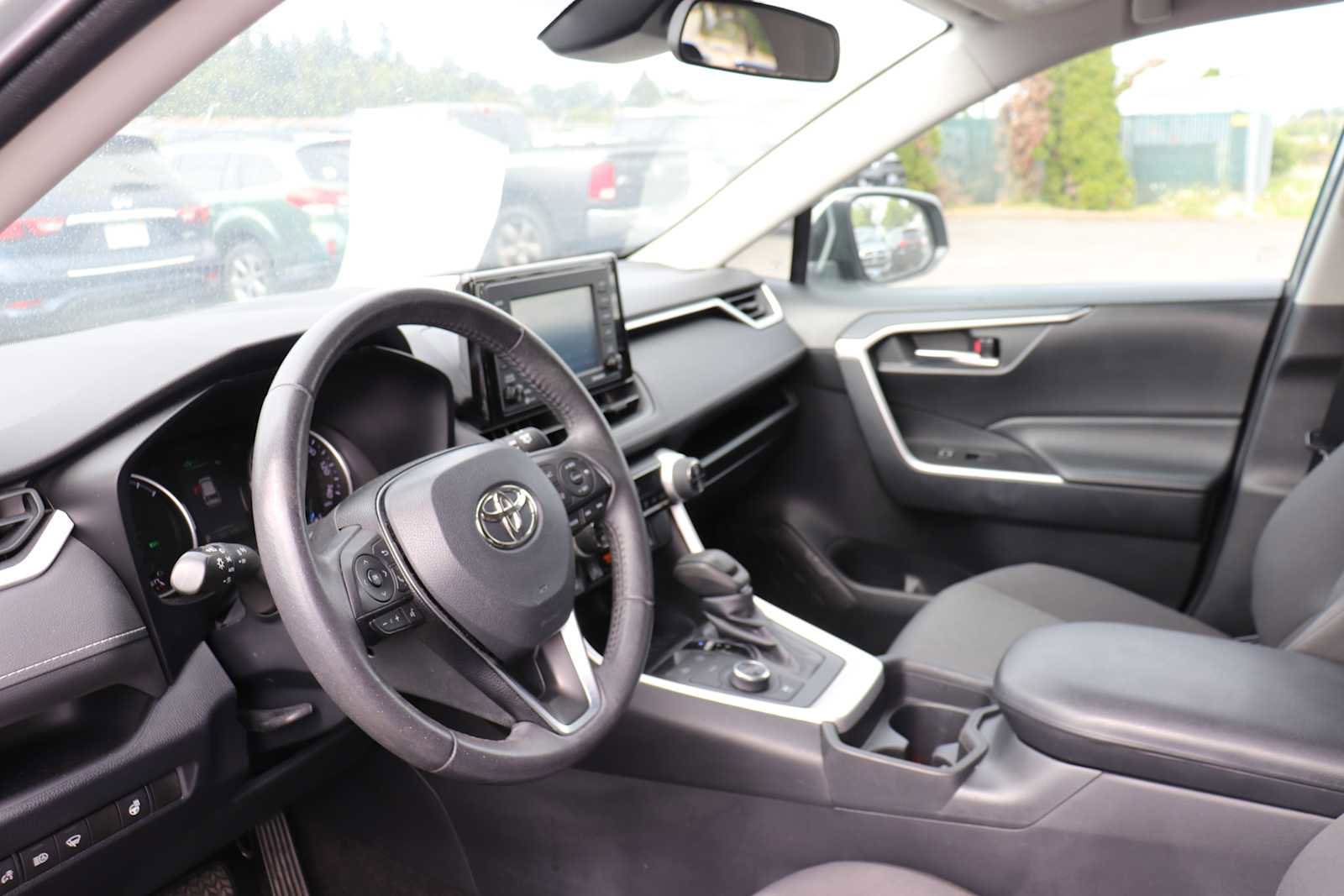 Thumbnail: 2020 Toyota RAV4 - 10