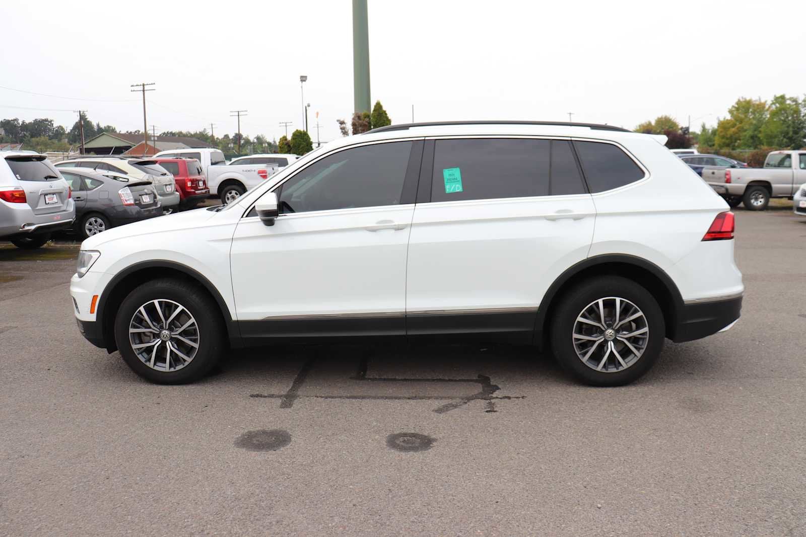 Thumbnail: 2020 Volkswagen Tiguan - 8