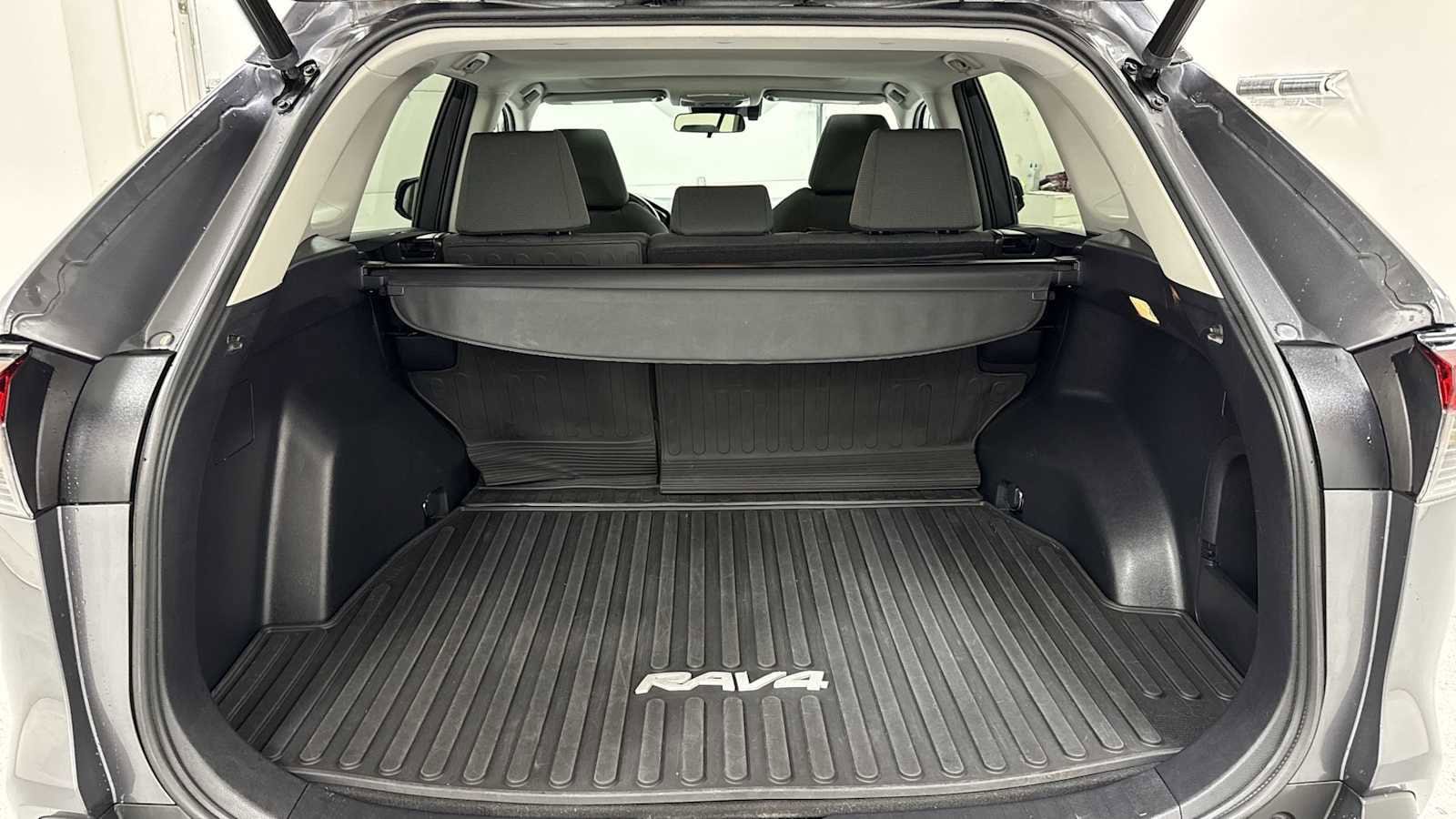 Thumbnail: 2021 Toyota RAV4 - 27