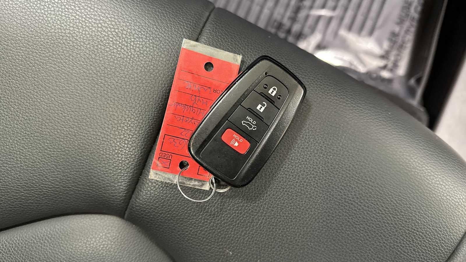 Thumbnail: 2022 Toyota Highlander - 32