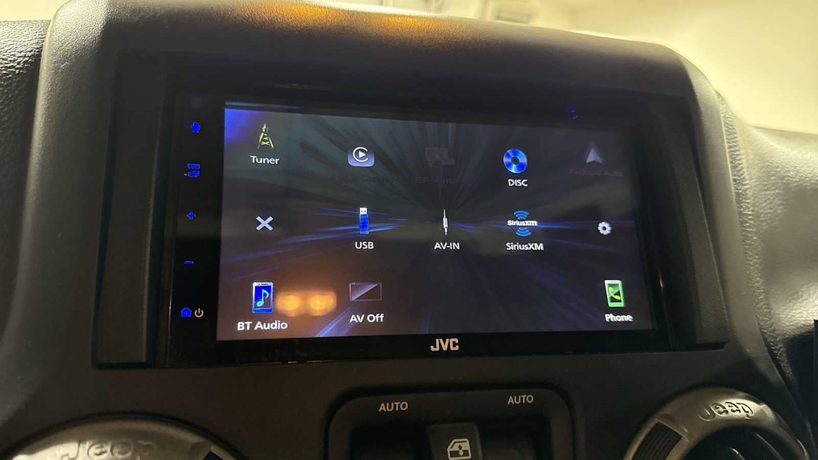 Thumbnail: 2013 Jeep Wrangler - 18