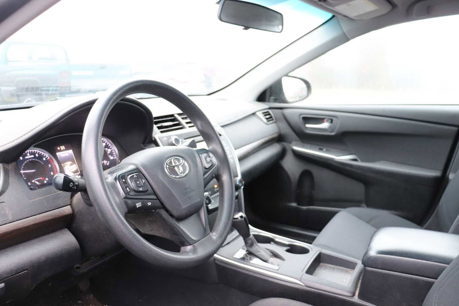 Thumbnail: 2016 Toyota Camry - 10