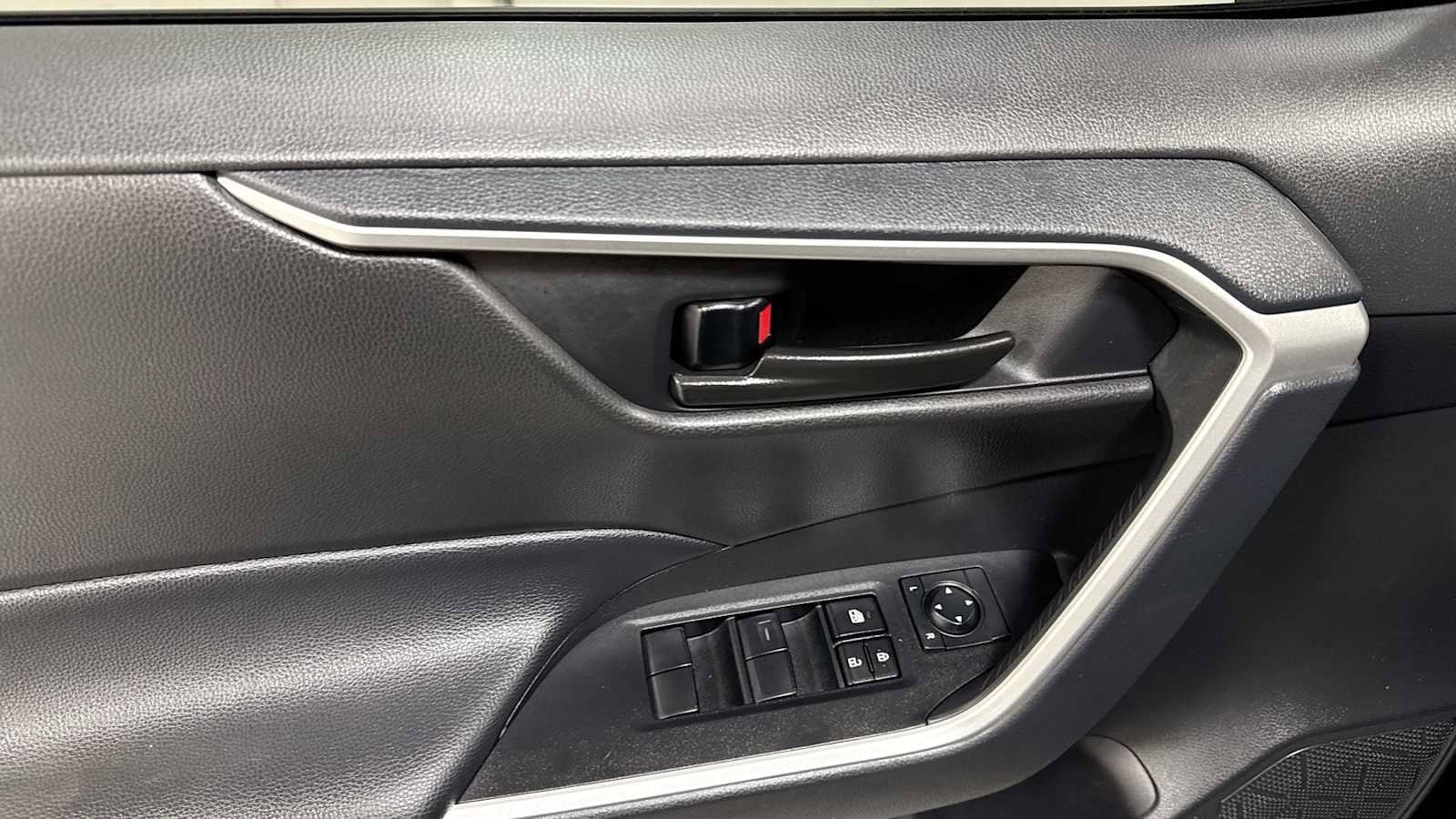 Thumbnail: 2025 Toyota RAV4 - 15