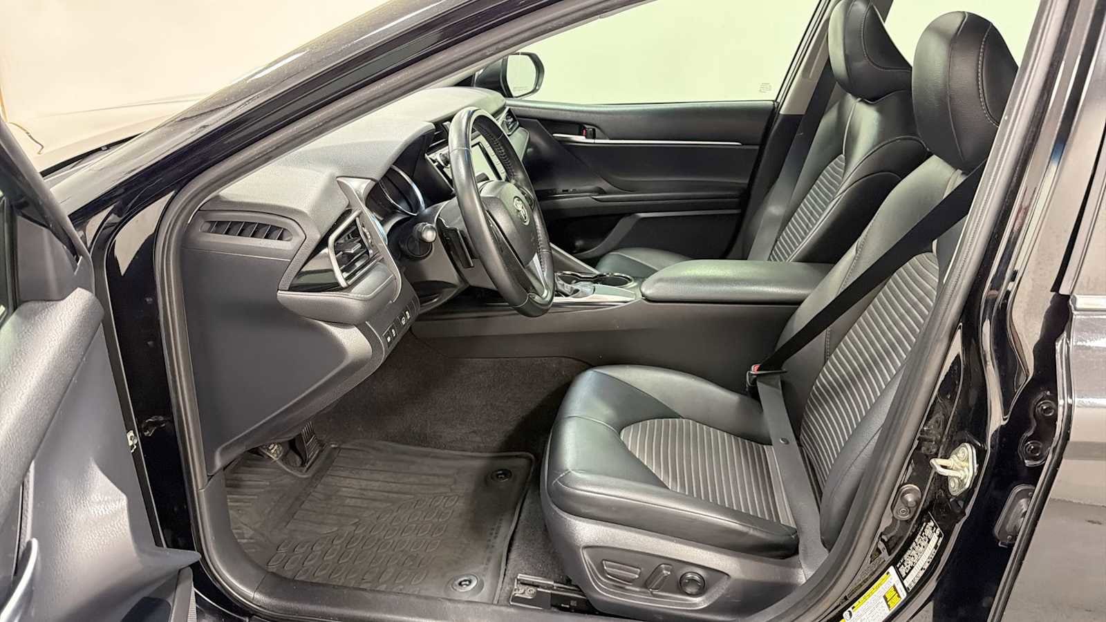 Thumbnail: 2019 Toyota Camry - 13