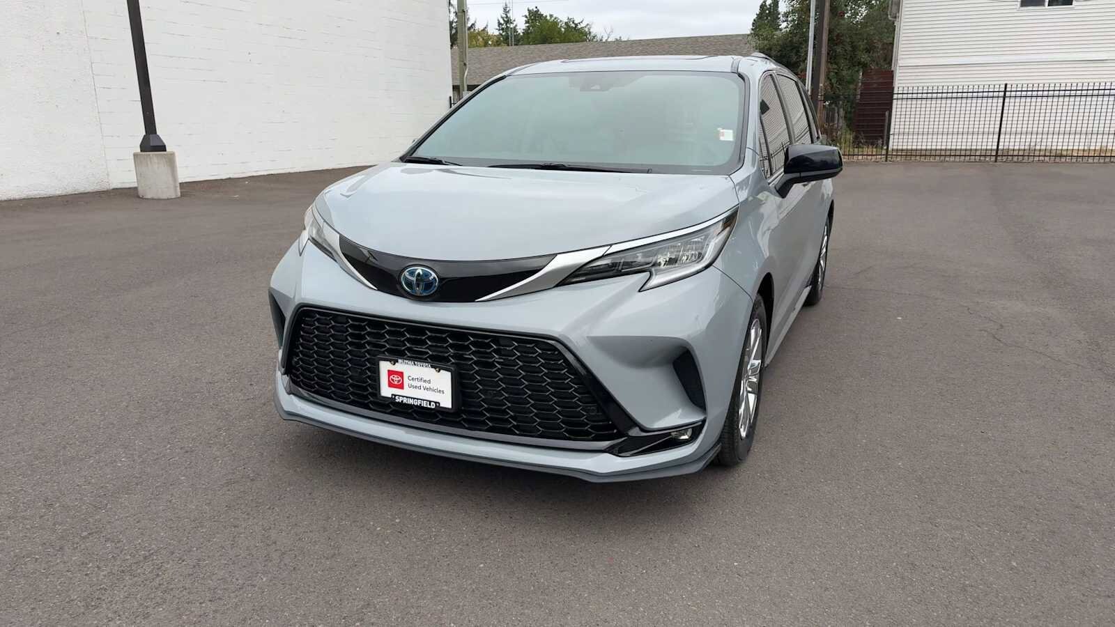 2023 Toyota Sienna XSE photo 2
