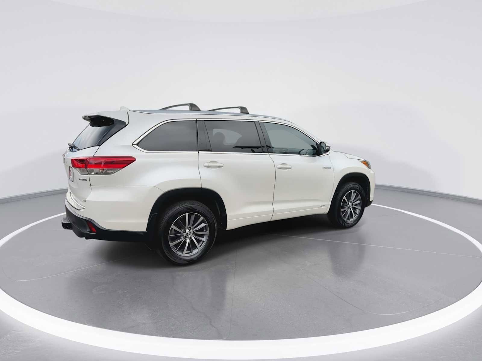 Thumbnail: 2017 Toyota Highlander - 8