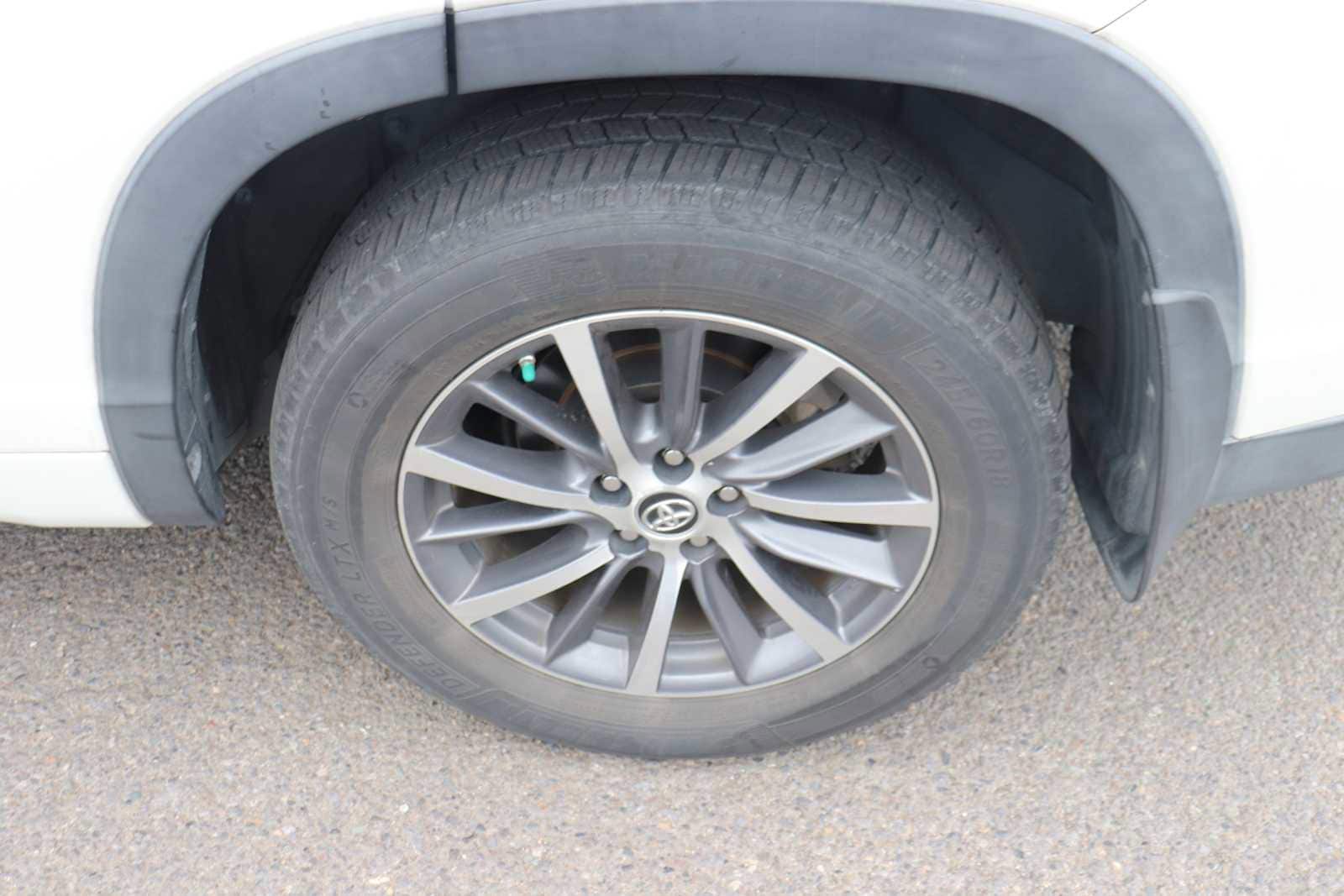 Thumbnail: 2017 Toyota Highlander - 9