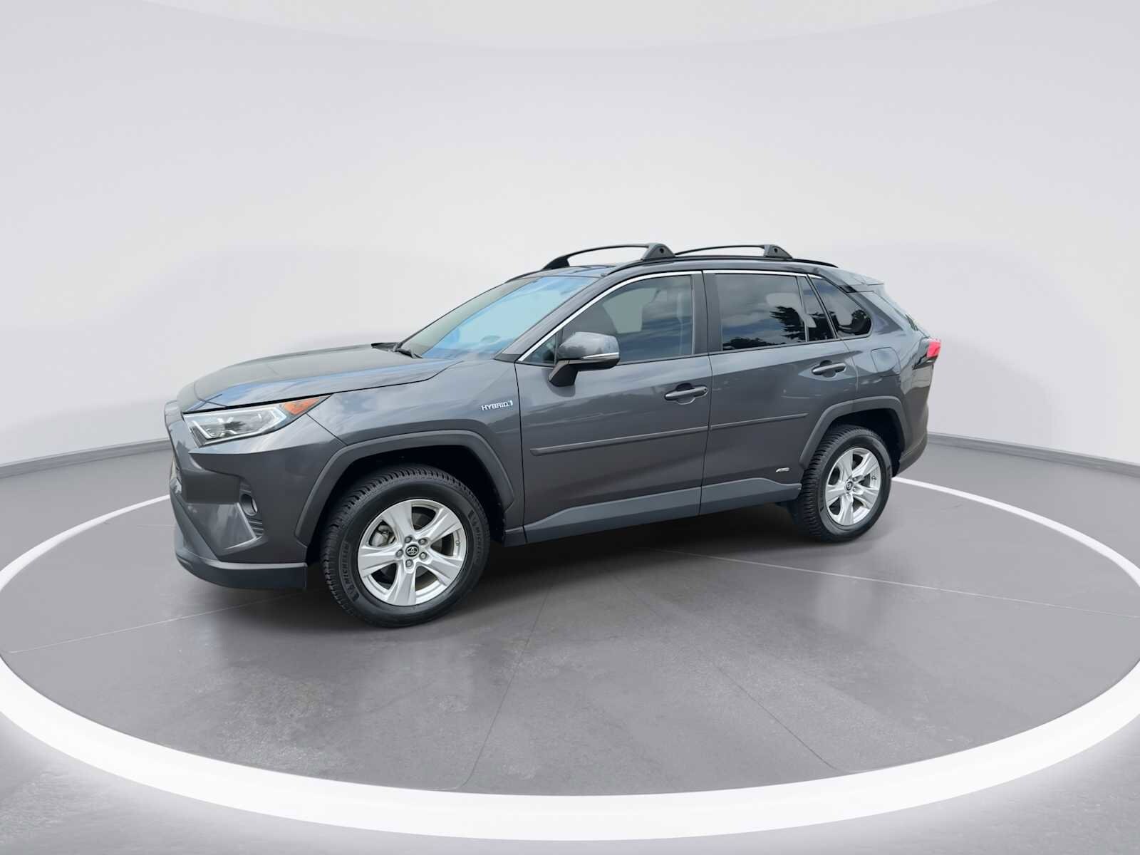 2019 Toyota RAV4 Hybrid XLE photo 3