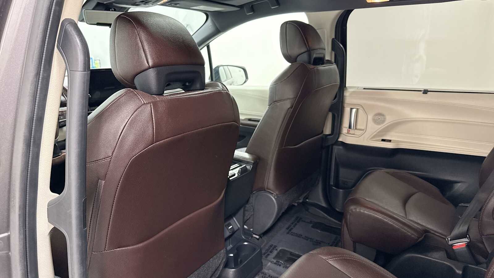 Thumbnail: 2021 Toyota Sienna - 27