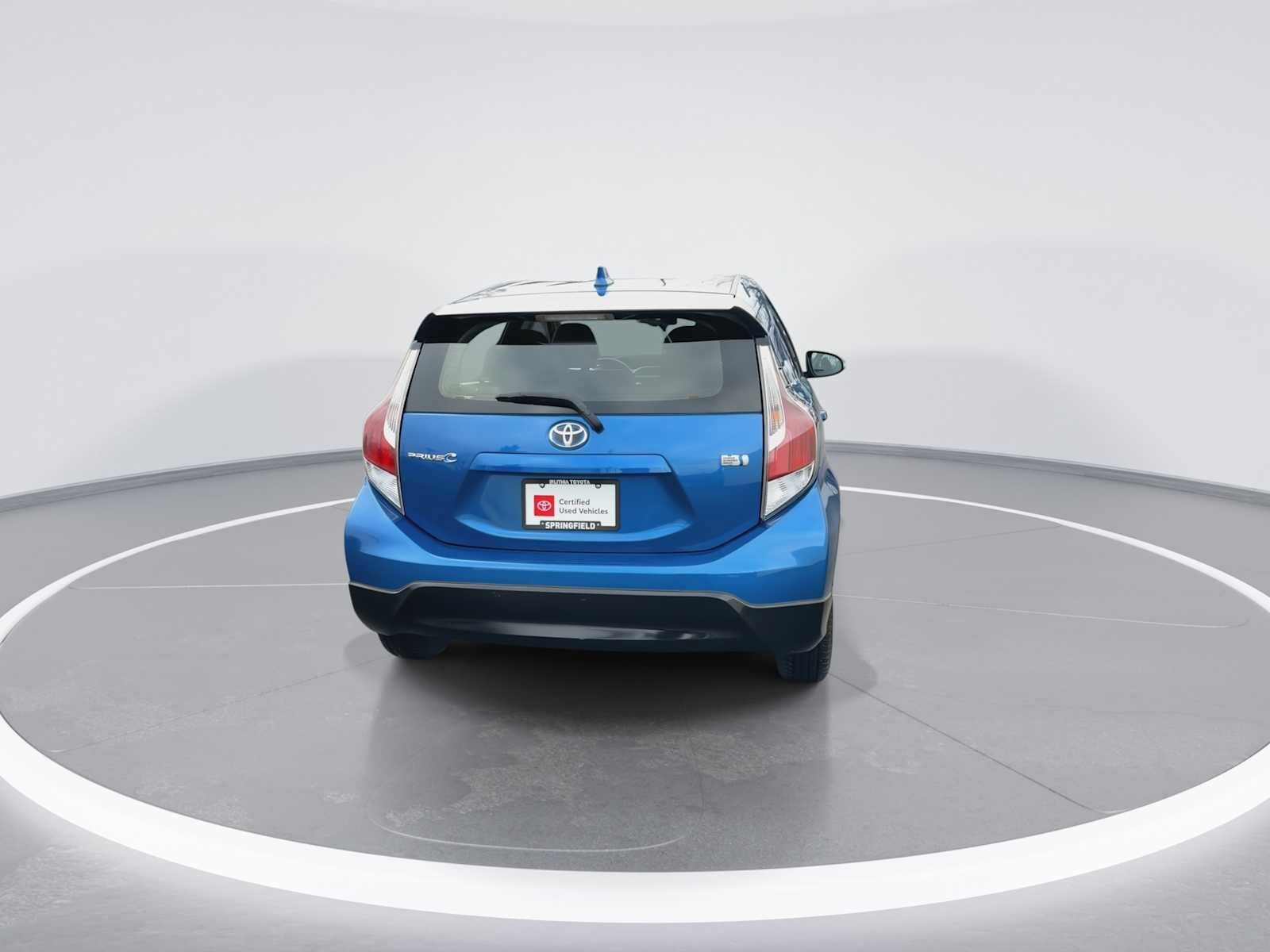 Thumbnail: 2017 Toyota Prius c - 7