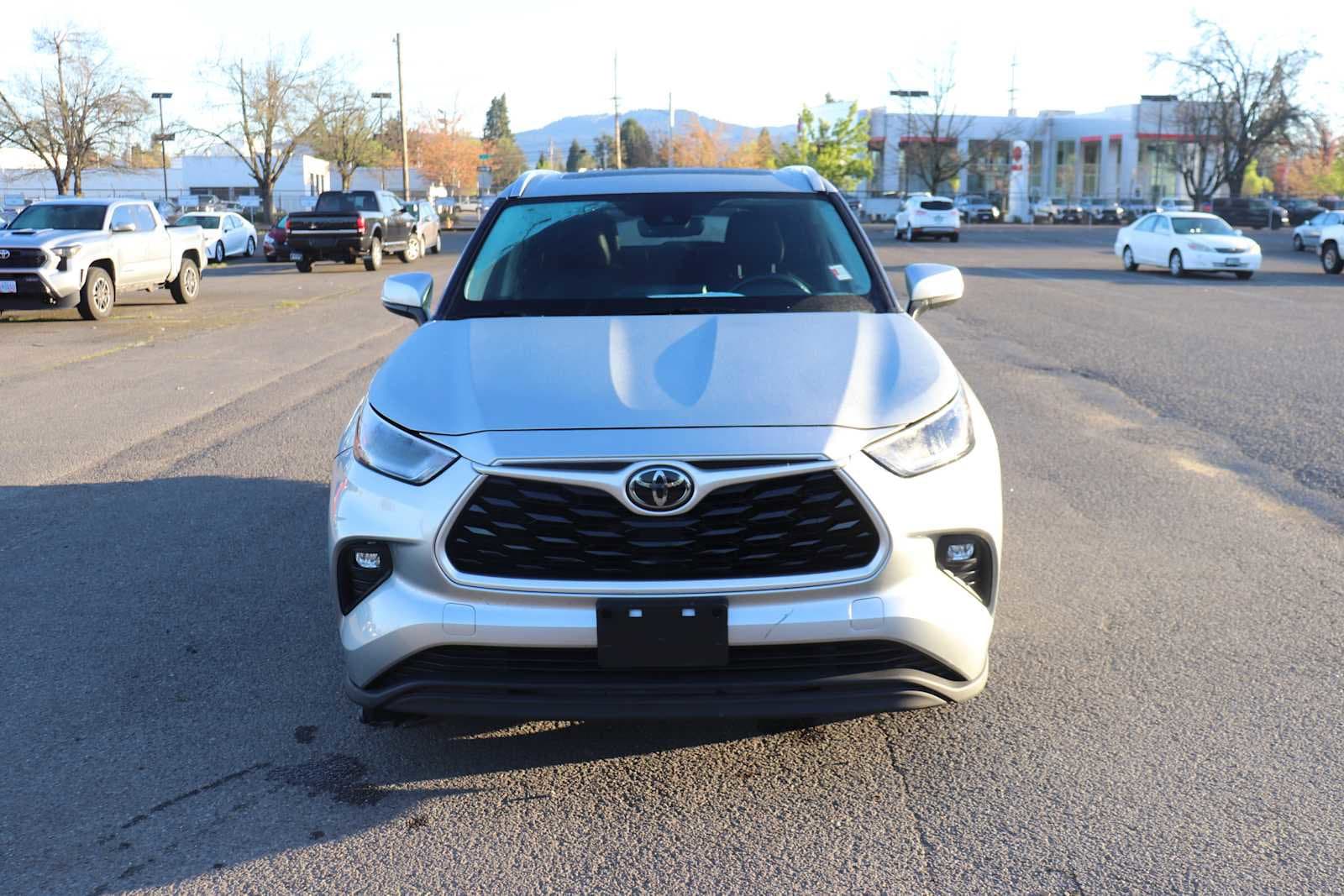 Thumbnail: 2021 Toyota Highlander - 2