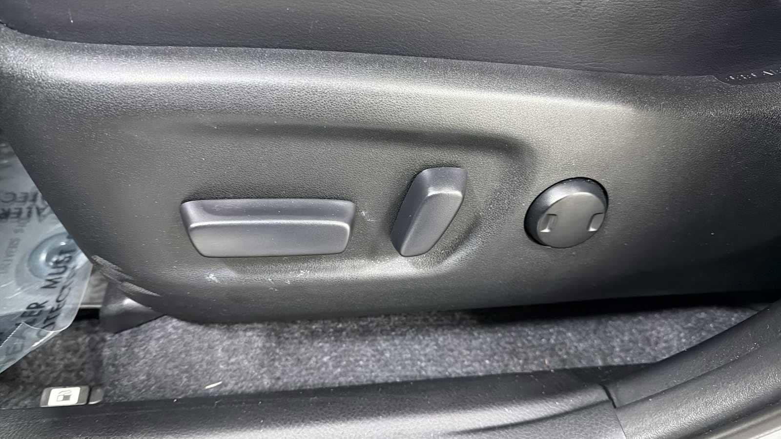 Thumbnail: 2018 Toyota RAV4 - 14