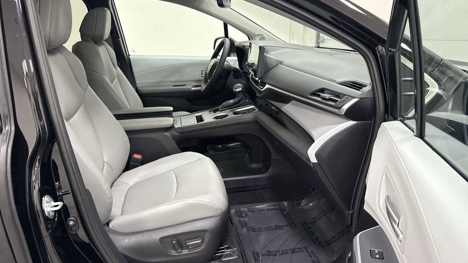 Thumbnail: 2025 Toyota Sienna - 31