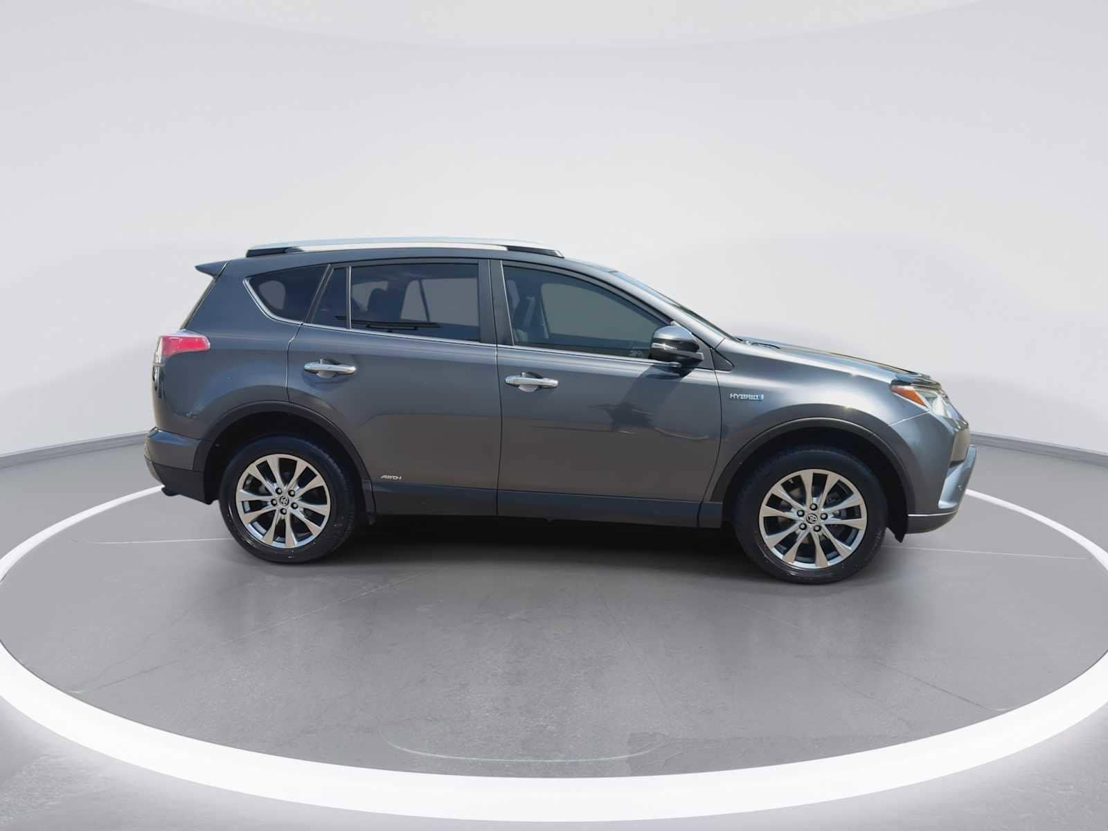 Thumbnail: 2016 Toyota RAV4 - 9