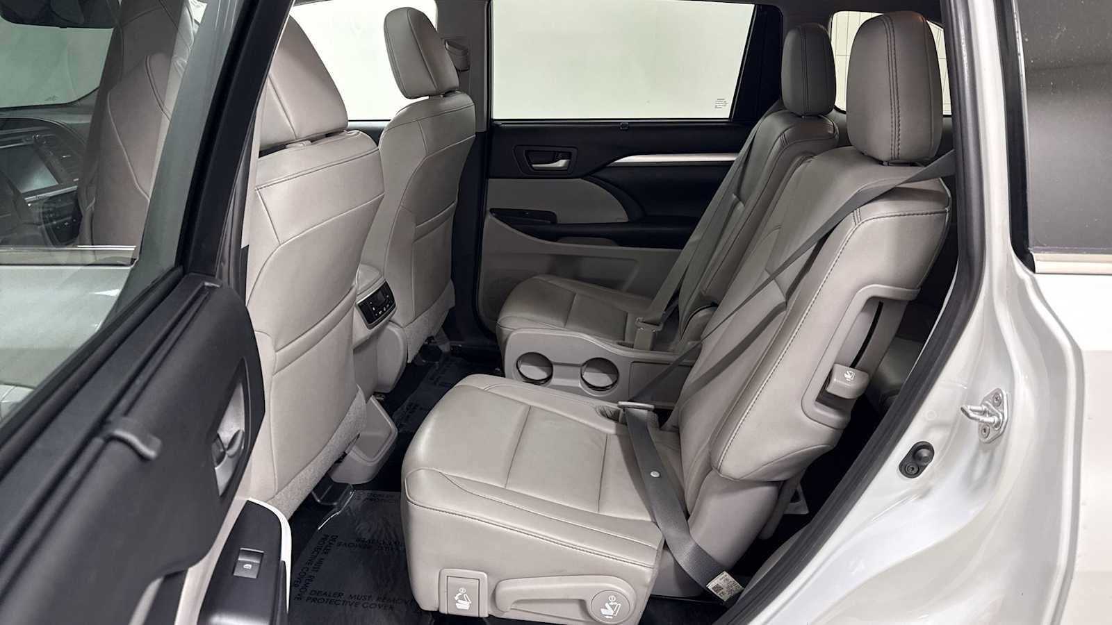 Thumbnail: 2019 Toyota Highlander - 25