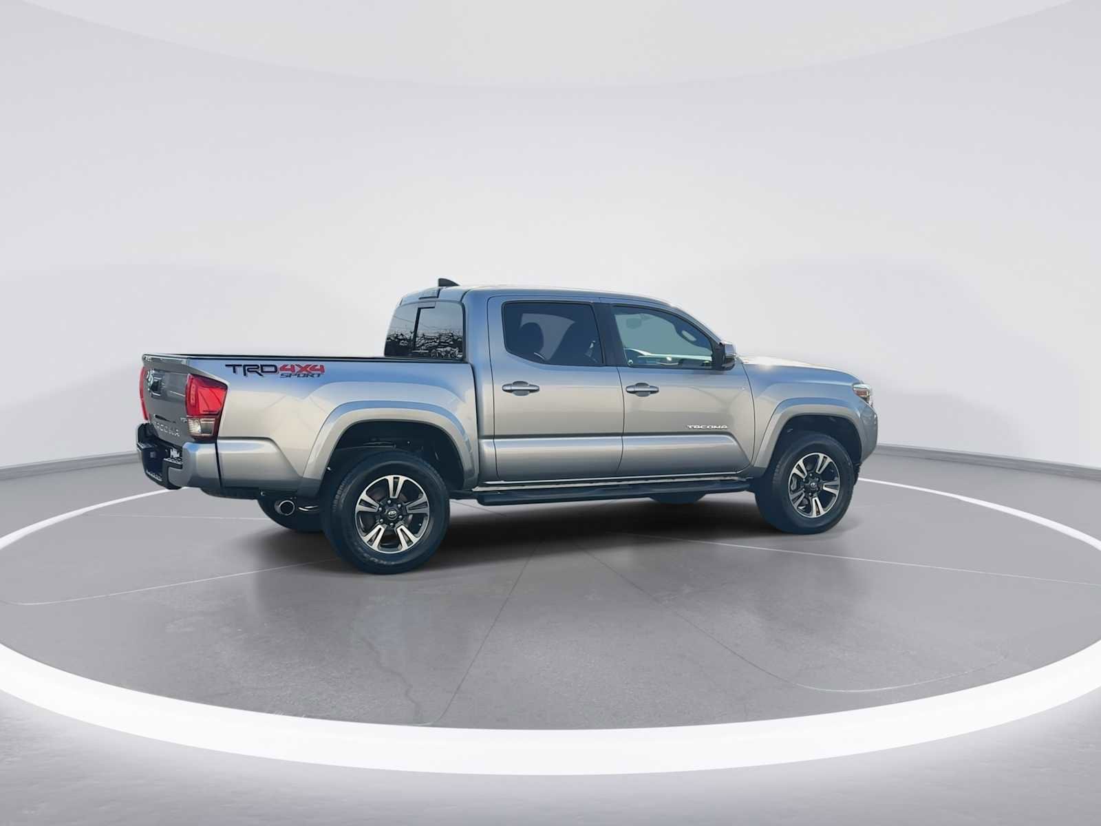 Thumbnail: 2017 Toyota Tacoma - 8