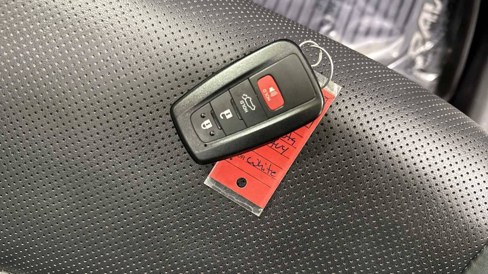 Thumbnail: 2020 Toyota RAV4 - 31