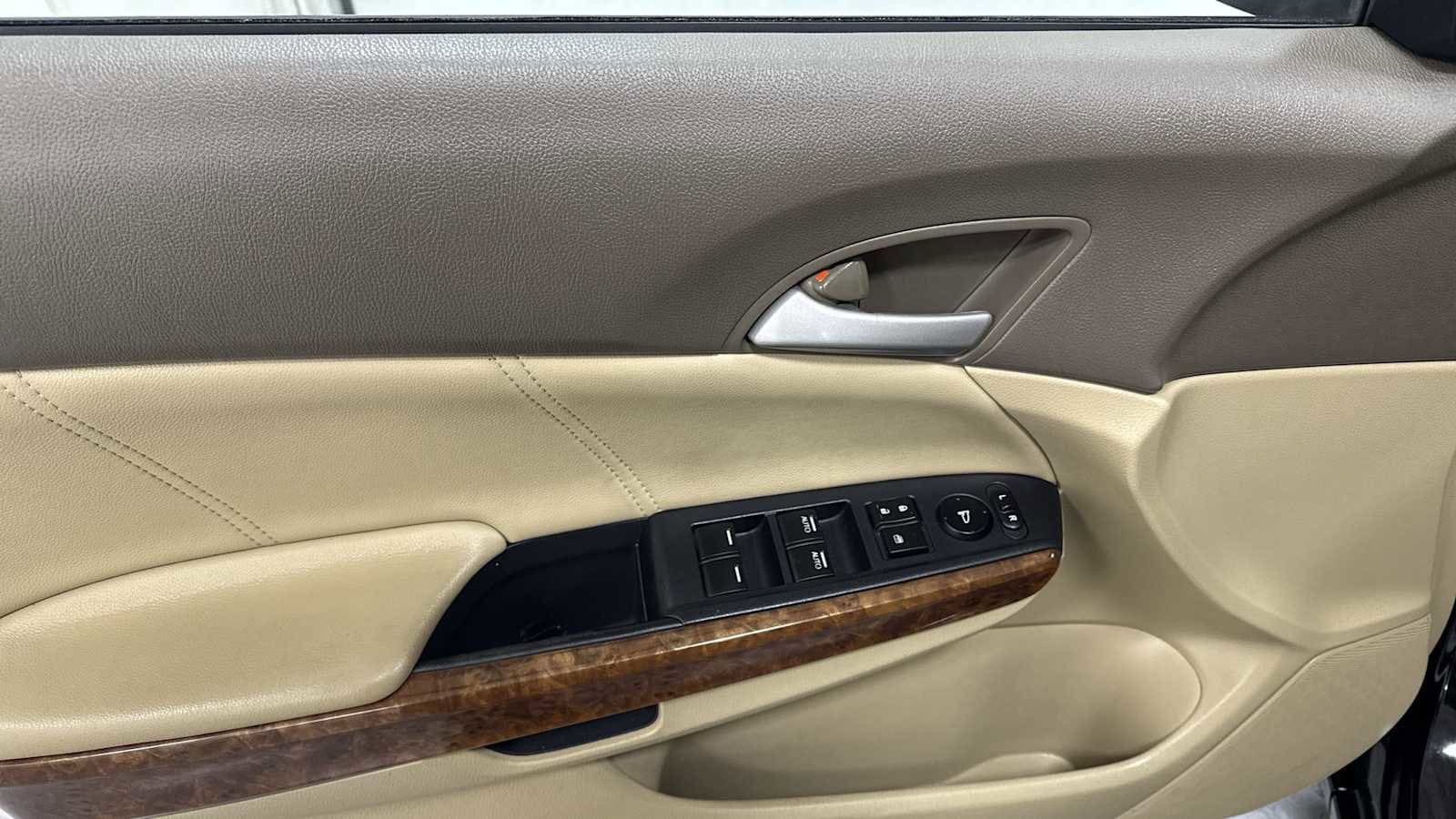 Thumbnail: 2010 Honda Accord - 15