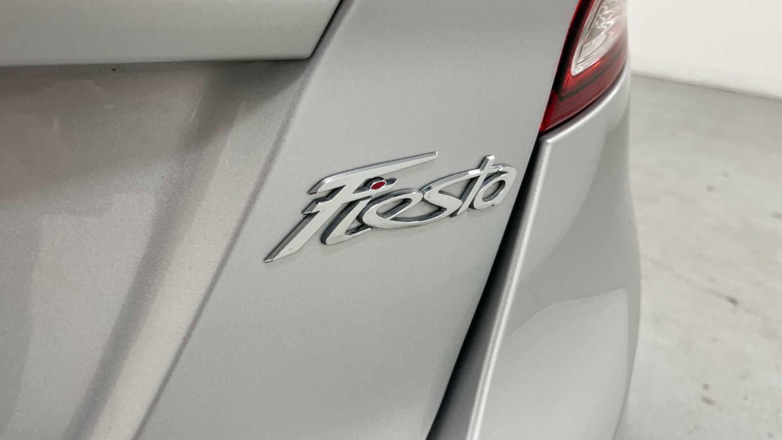 2018 Ford Fiesta SE 27